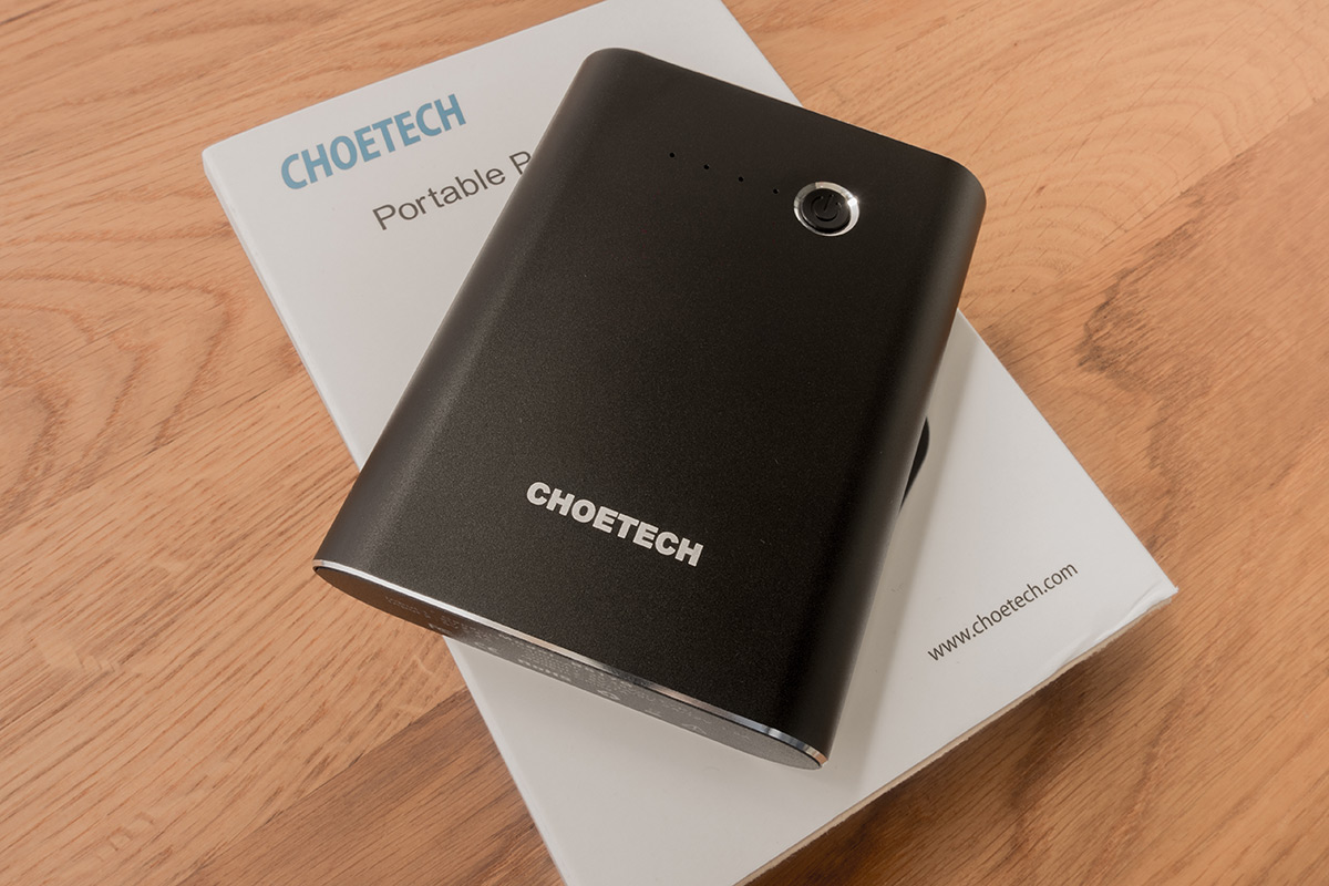 choetech-quickcharge-3-0-powerbank-lightning-port-11